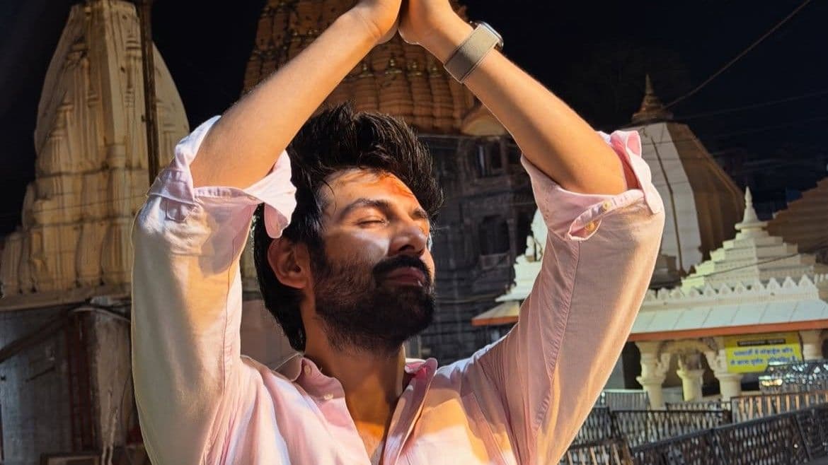 Kartik Aaryan Visits Mahakal After National Success