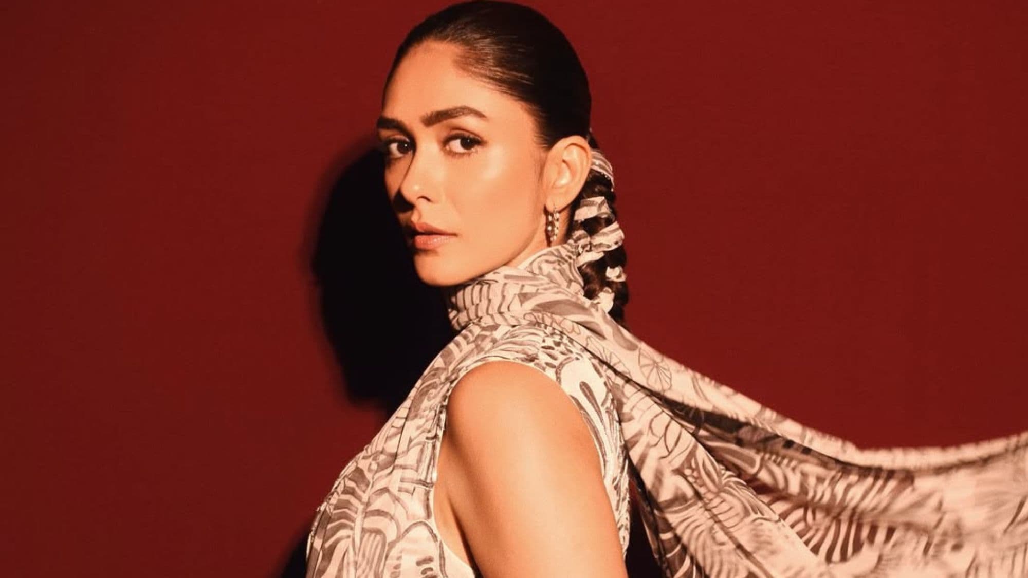 Mrunal Thakur Denies Dating Rumours With Yashasvi Jaiswal